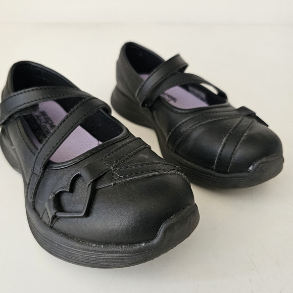 Skechers Black Girls Size 12.5 Casual School church Shoes with Heart Detail - Picture 1 of 10